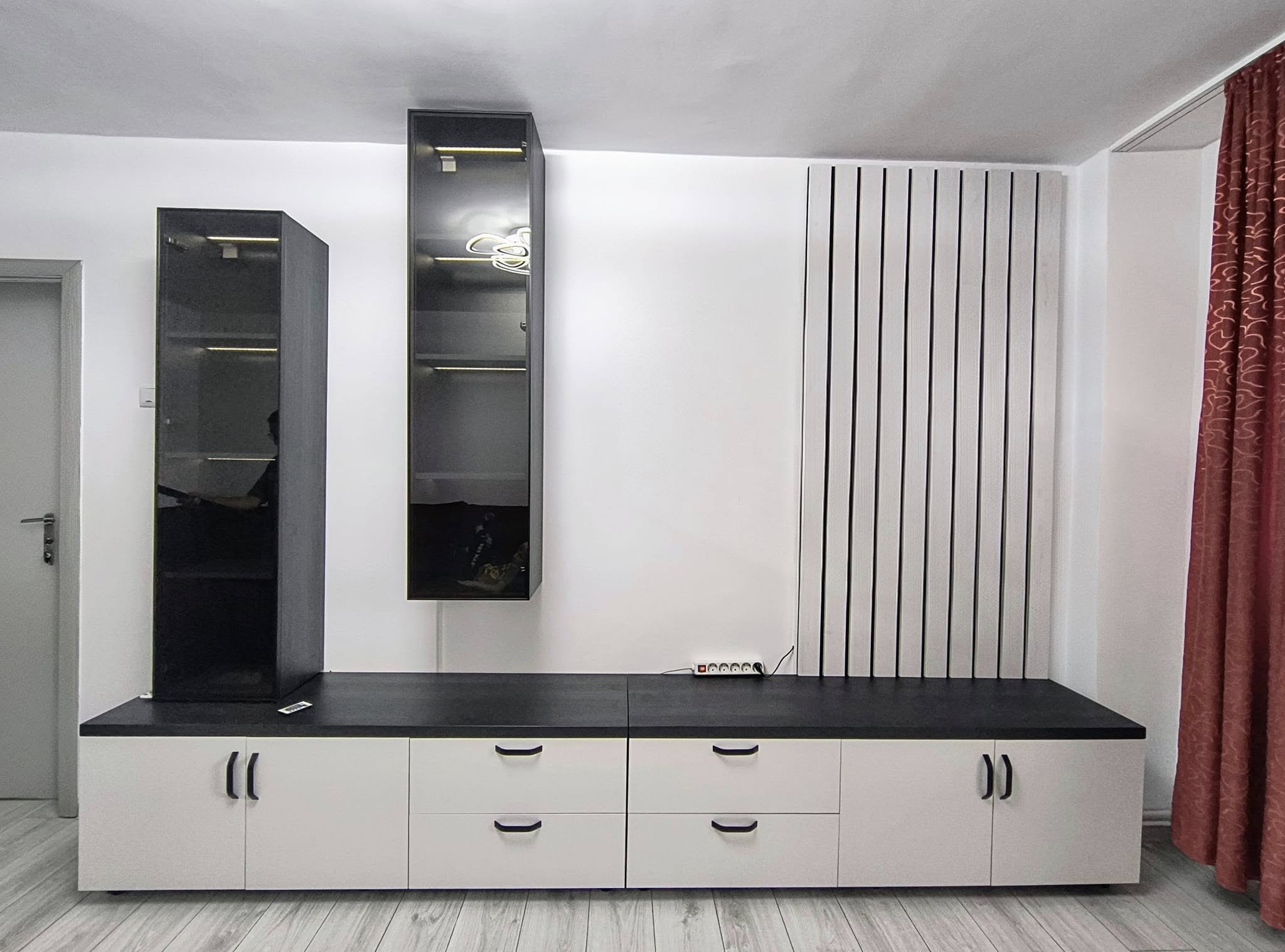 Vitrine Și Comode – LTI Design